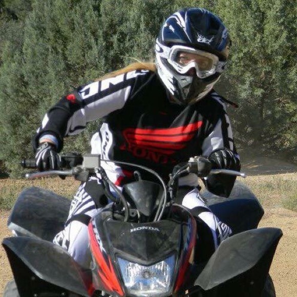 Meet your Posher, Leighanne - Picture 2 of 5